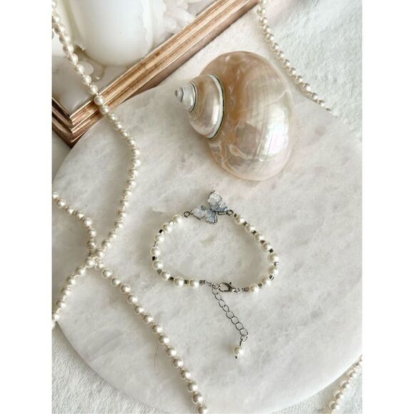 Light blue butterfly faux pearl bracelet ￼ - Picture 5 of 7